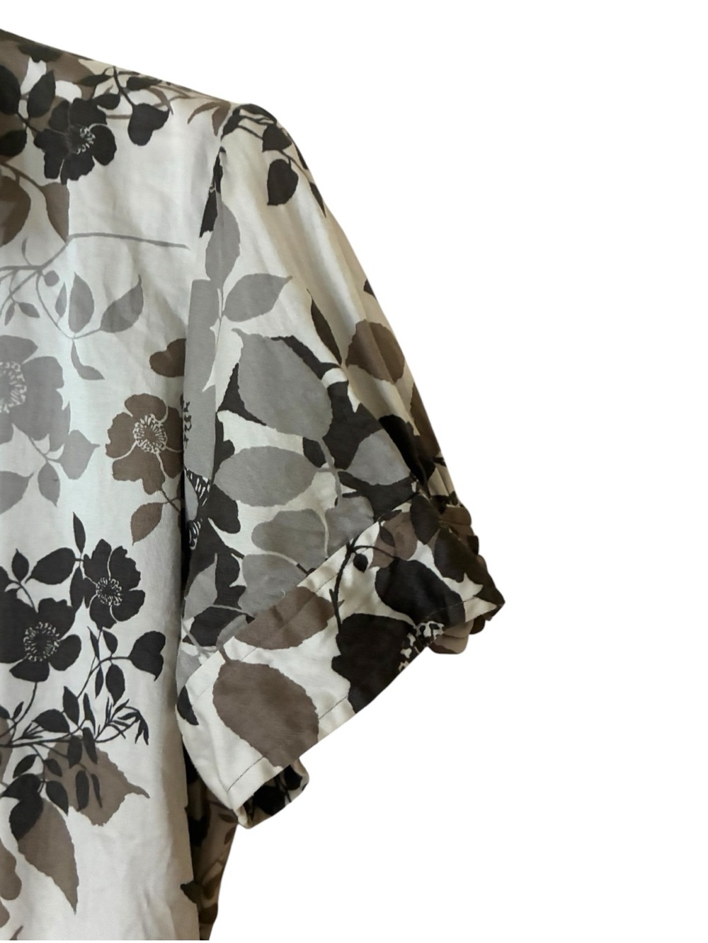 New York & Company Sz MEDIUM Cream Floral Short-Sleeve Ruffle Button Top Blouse - Picture 5 of 6